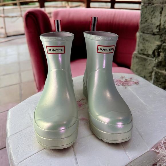 Hunter Shoes - Hunter Play Short Rain Boots Pearl White Nebula Iridescent Women's US Size 9